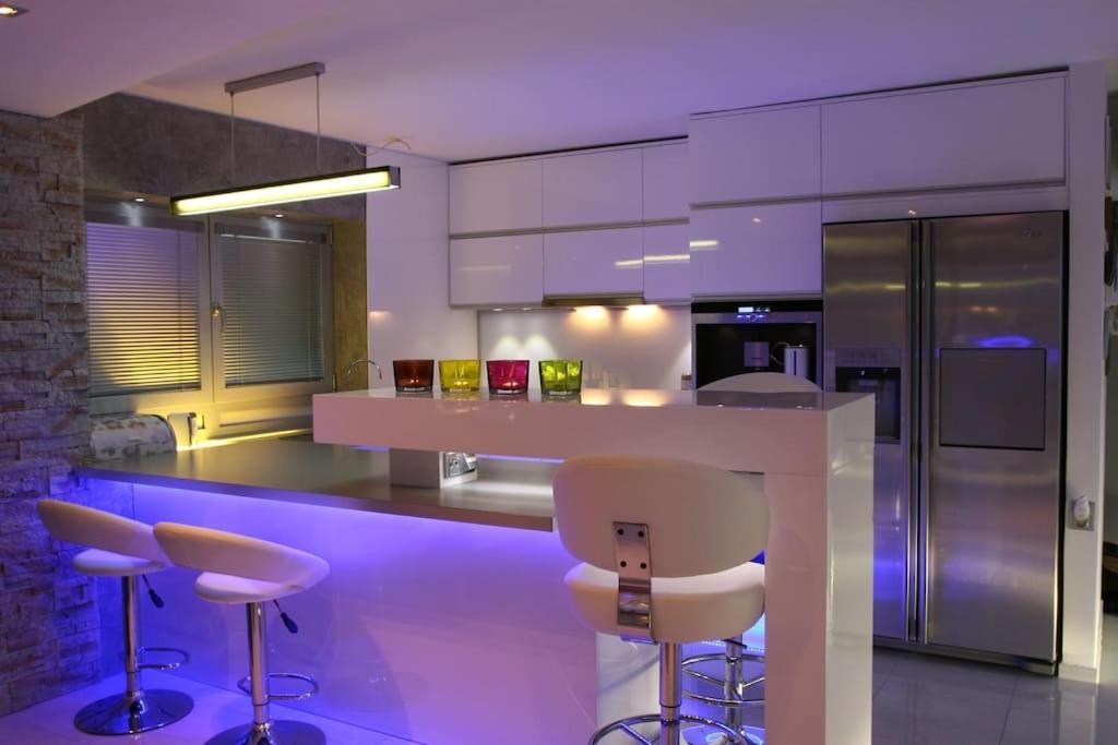 Nice Life - Luxury Apartment In The Old Town. Bratislava Luaran gambar